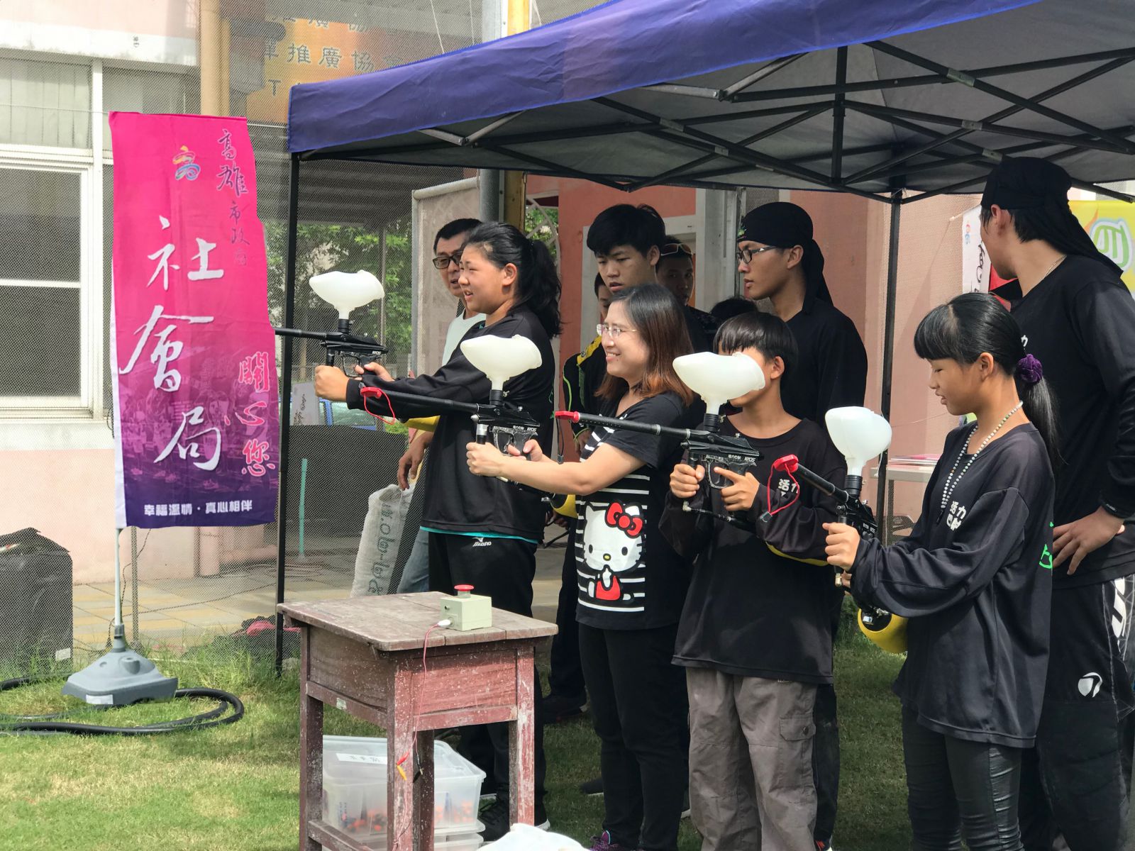 小港社福中心-辦理青少年漆彈遊戲提供青少年休閒育樂活動。