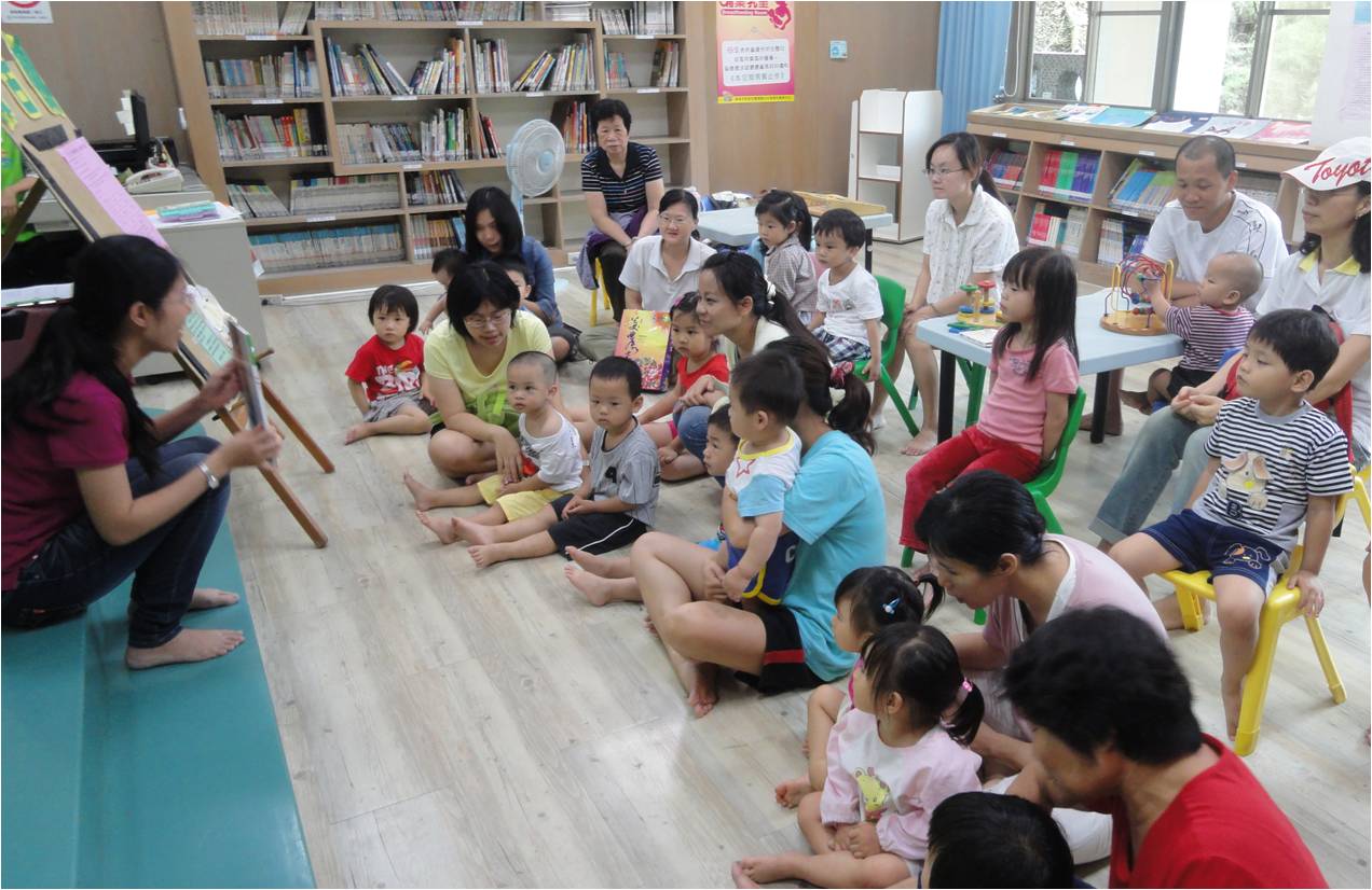 旗山社福中心-親子圖書室-童趣故事活動，提升兒童的閱讀能力及增進親子間的互動。